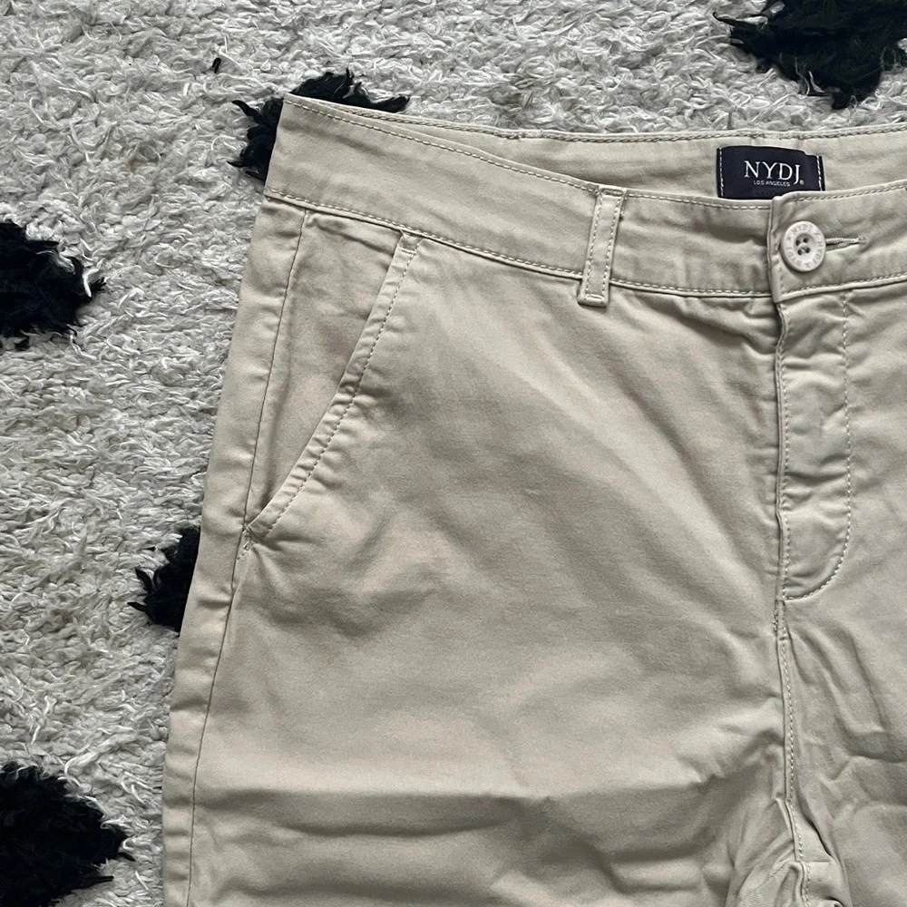 NYDJ women’s size 6 beige Flat Front Shorts
